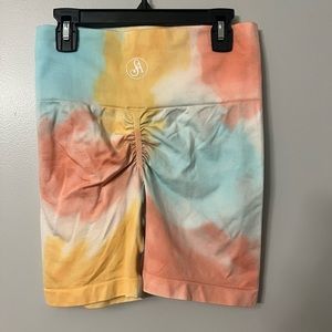 Allure scrunch workout shorts. Size medium.